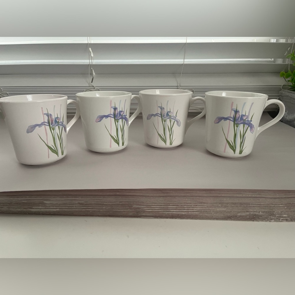 Vintage Corningware Corelle Coordinates Shadow Iris White Mugs Set of 4